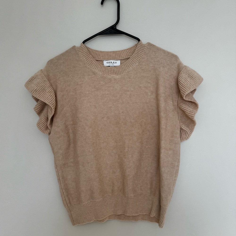 Tan Short Sleeve Sweater by the brand Gilli